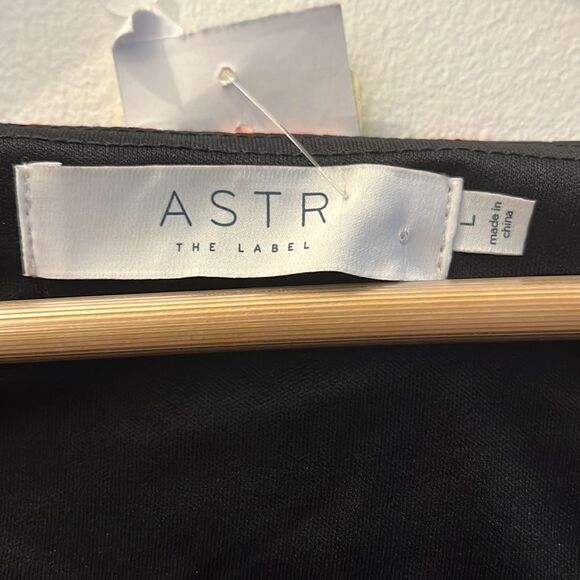 ASTR The Label Floral Elbow Sleeve Cropped Blouse, Large, NWT - Picture 4 of 9